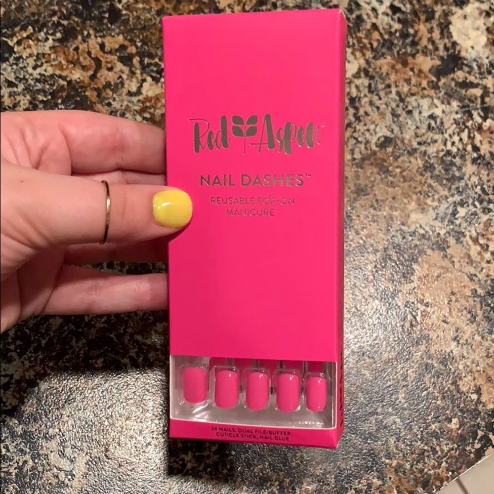 Red Aspen Harper Picks Peonies Nail Dashes